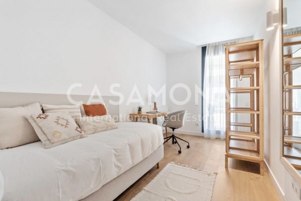 Modern and Chic Apartment in Gracia with Private Balcony - Photo 1