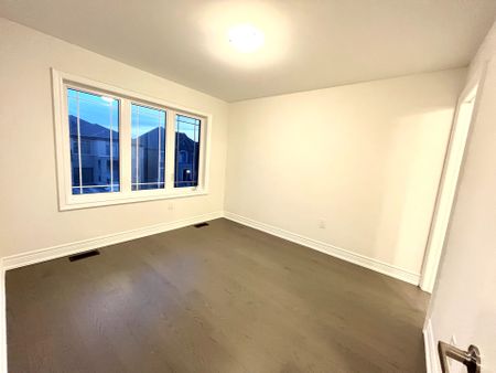 For Lease - 117 Silk Twist Drive, East Gwillimbury, Ontario - Photo 2