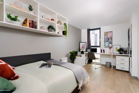 WHEELCHAIR ACCESSIBLE ENSUITE - Photo 2