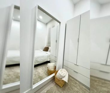 Room in a shared 3-bedroom apartment for rent in Castellana for professionals and students - Foto 3
