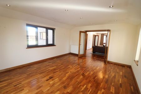 4 bedroom detached house to rent - Photo 2