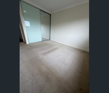 Prime Location, Street Facing Apartment - Photo 3