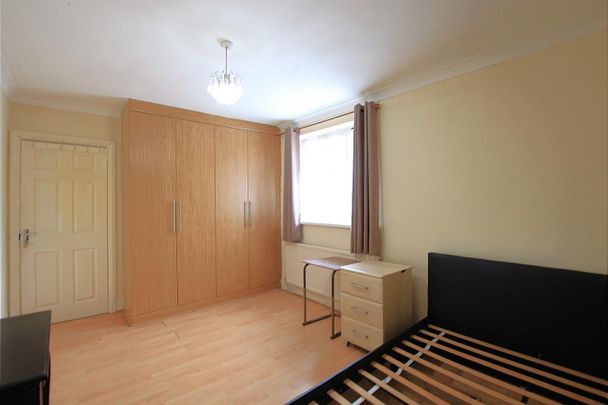 Lichfield Road, Hounslow, TW4 - Photo 1