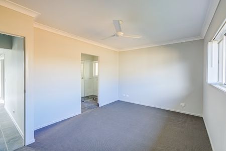 Stunning Four Bedroom Home With Loads Of Special Features - Photo 3