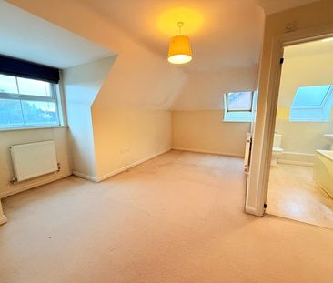 Cody Court, Farnborough, Hampshire, GU14 - Photo 3