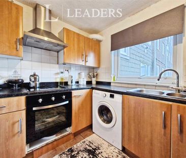 3 bedroom flat to rent - Photo 6