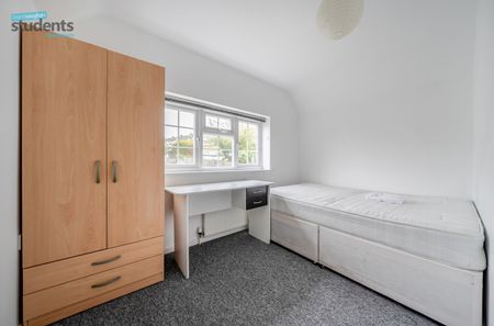 4 bedroom semi-detached house to rent - Photo 3