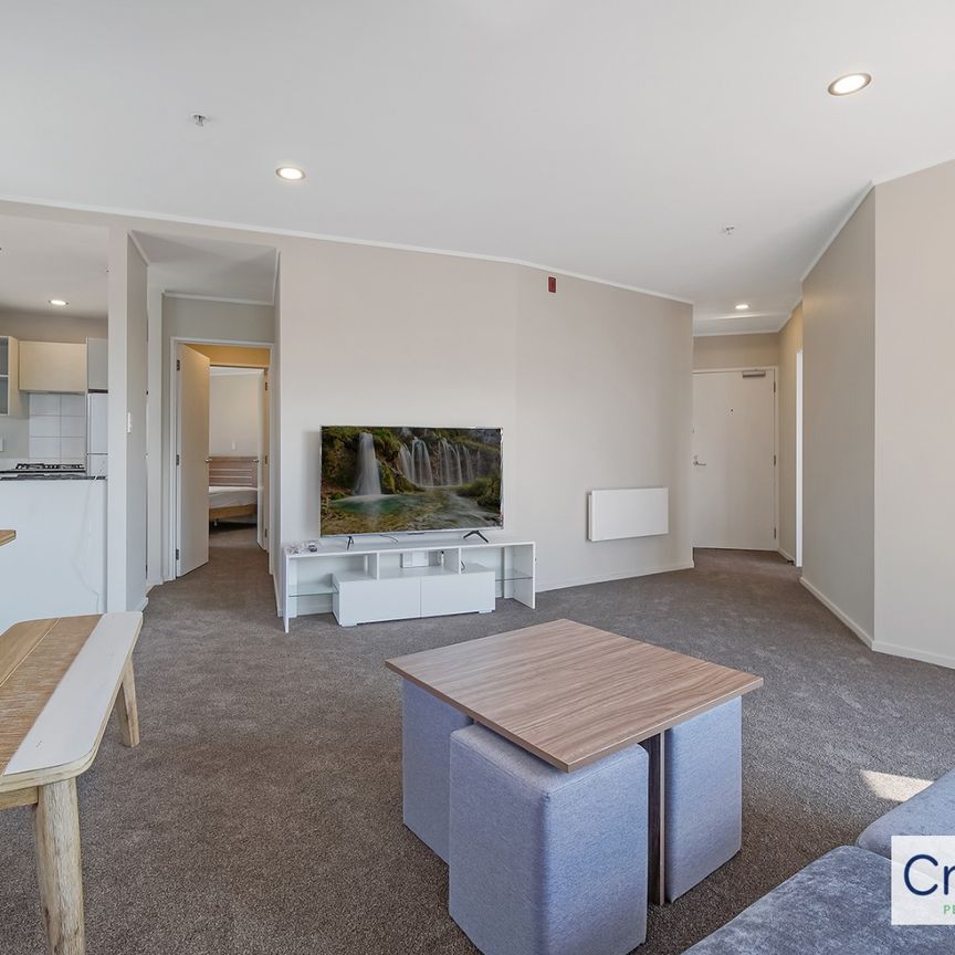 2Bedroom beauty include SECURE CARPARK -New carpet, paint and furniture - Photo 1