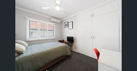 Spacious • Modern • Quiet Street • Walk to Shops & Transport - Photo 5