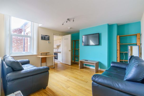 6 bed maisonette to rent in Tavistock Road, Jesmond, NE2 - Photo 1