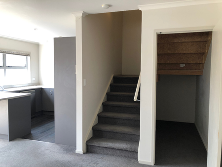 This modern two level townhouse is a very short walk to the University. - Photo 5