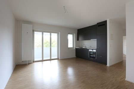 Helle 2-Zimmerwohnung in sanierter Liegenschaft mit grossem Balkon - Photo 2