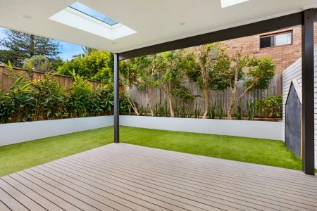 Meticulously crafted family home of unparalleled standards. Short stroll to beach. - Photo 5