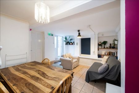 Room in a Shared House, Brecknock Road, N19 - Photo 2