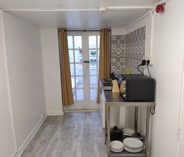 Studio Flat, Brighton, BN1 - Photo 2