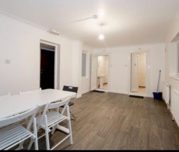 Room in a Shared House, Green Lane, IG3 - Photo 1