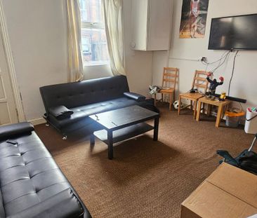 5 Bed - 11 Ashville Grove, Burley, Leeds - LS6 1LY - Student - Photo 4