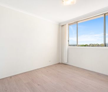 Stylish Two Bedroom Apartment in Brighton-Le-Sands - Photo 5