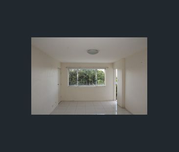 2 BEDROOM UNIT IN CENTRAL ALDERLEY - Photo 3