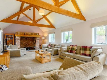 5 bedroom detached house to rent - Photo 3