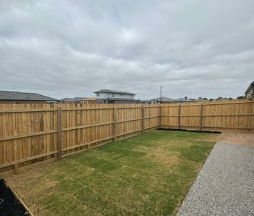 10 Buttercup Crescent, Armstrong Creek VIC 3217 - House For Rent | ... - Photo 4