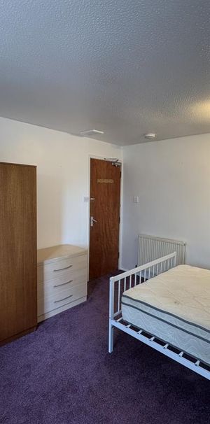 1 bedroom in a house share to rent - Photo 1