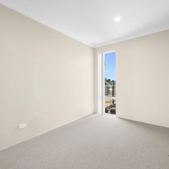 Modern Treeby home - Photo 1