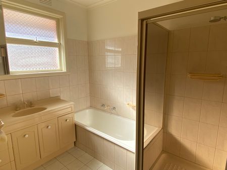 2/10 Park Avenue, Glen Huntly VIC 3163 - Apartment For Rent | Domain - Photo 4