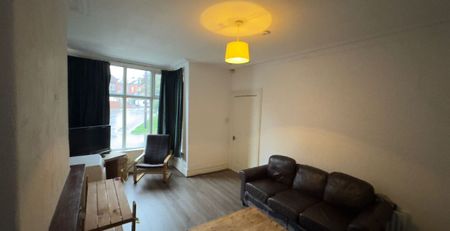 Room 4, Knowle Avenue, Burley, Leeds, LS4 2PQ - Photo 3