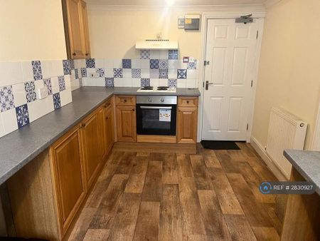 2 bedroom flat to rent - Photo 4