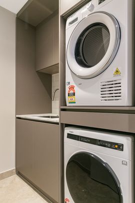 COOLANGATTA LUXURY APARTMENT WITH WELLNESS CENTRE - Photo 1