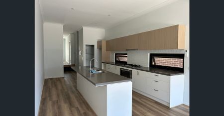 4 Bedroom Townhouse In The Heart Of Wollert - Photo 2