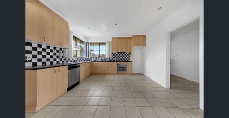 Spacious Family Home in Prime Lalor Location - Photo 4