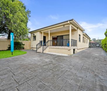 Stunning 3 Bedroom Family Home - Photo 3