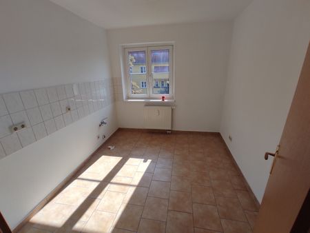 Attraktive 3-Raum-Wohnung mit 70 m² in der Lauestraße 6, Magdeburg - Photo 3