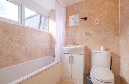 3 bedroom flat to rent - Photo 5