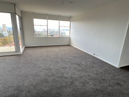 PENTHOUSE STYLE LIVING - FABULOUS 3 BEDROOM APARTMENT IN ‘QUIRANG’ - THE ULTIMATE IN APARTMENT LIVING! - Photo 1