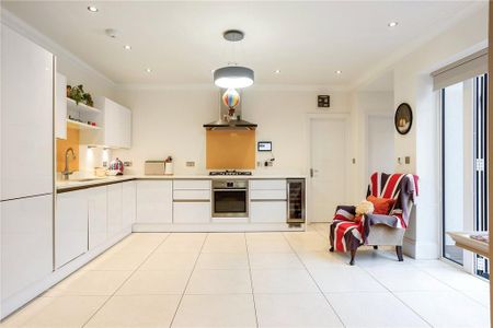 7 bedroom detached house to rent - Photo 3