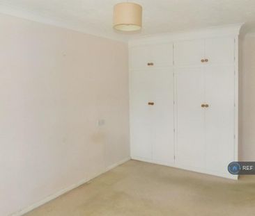 2 bedroom maisonette to rent - Photo 2