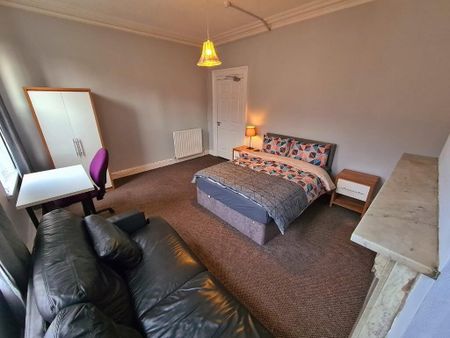 Room 4, 12 Thorndale Avenue, North Belfast, BT14 6BL - Photo 4
