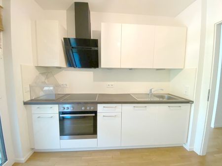 Energieeffiziente Wohnung mit direktem Moselblick – 2-Zimmer-Wohnung mit großzügiger Terrasse, Einbauküche & Tiefgaragenstellplatz - Photo 4