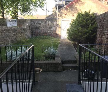 2 bedroom apartment to rent - Photo 6