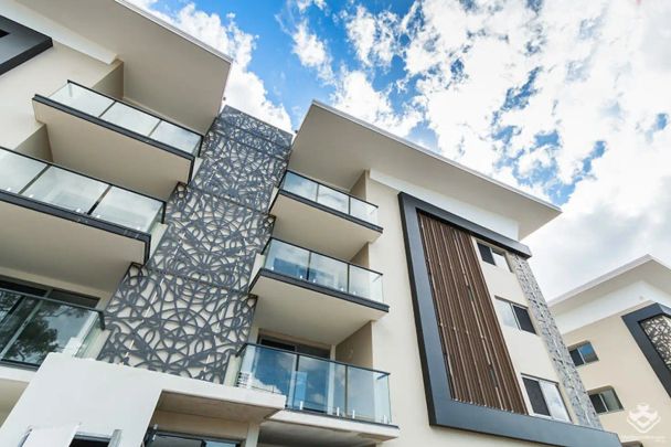 “Unit in great condition with a balcony” - Photo 1