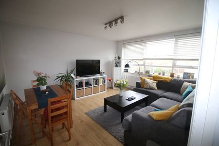 2 Bed Flat, Waynflete Street, SW18 - Photo 2
