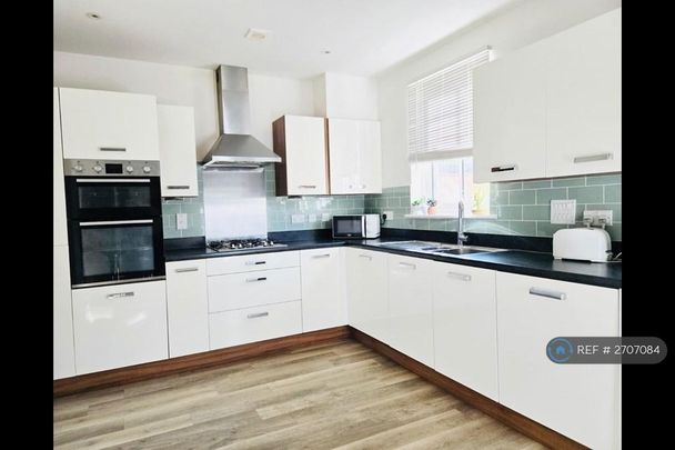 1 bedroom in a house share to rent - Photo 1