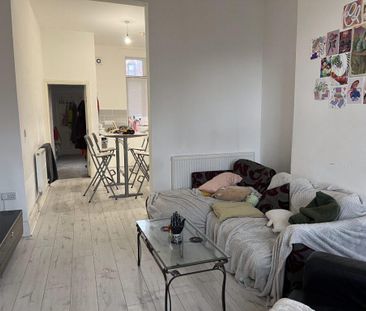 4 bedroom terraced house to rent - Photo 3