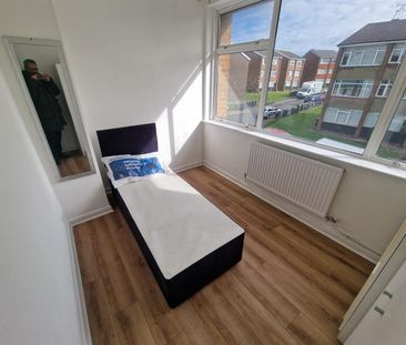 Kennerleigh Road, Cardiff - Photo 2