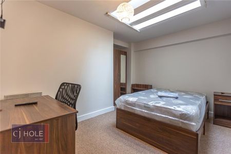 4 bedroom apartment to rent - Photo 3