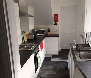 1 bedroom in a house share to rent - Photo 2