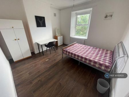1 bedroom in a house share to rent - Photo 2